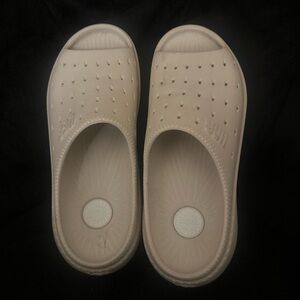 UGG Slide It Sandal  size 10